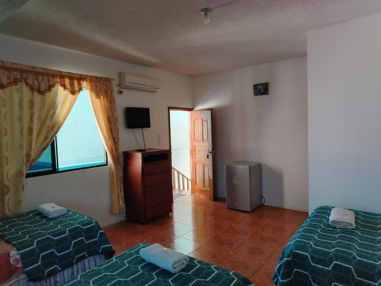 Casa De Celeste Puerto Baquerizo Moreno Extérieur photo